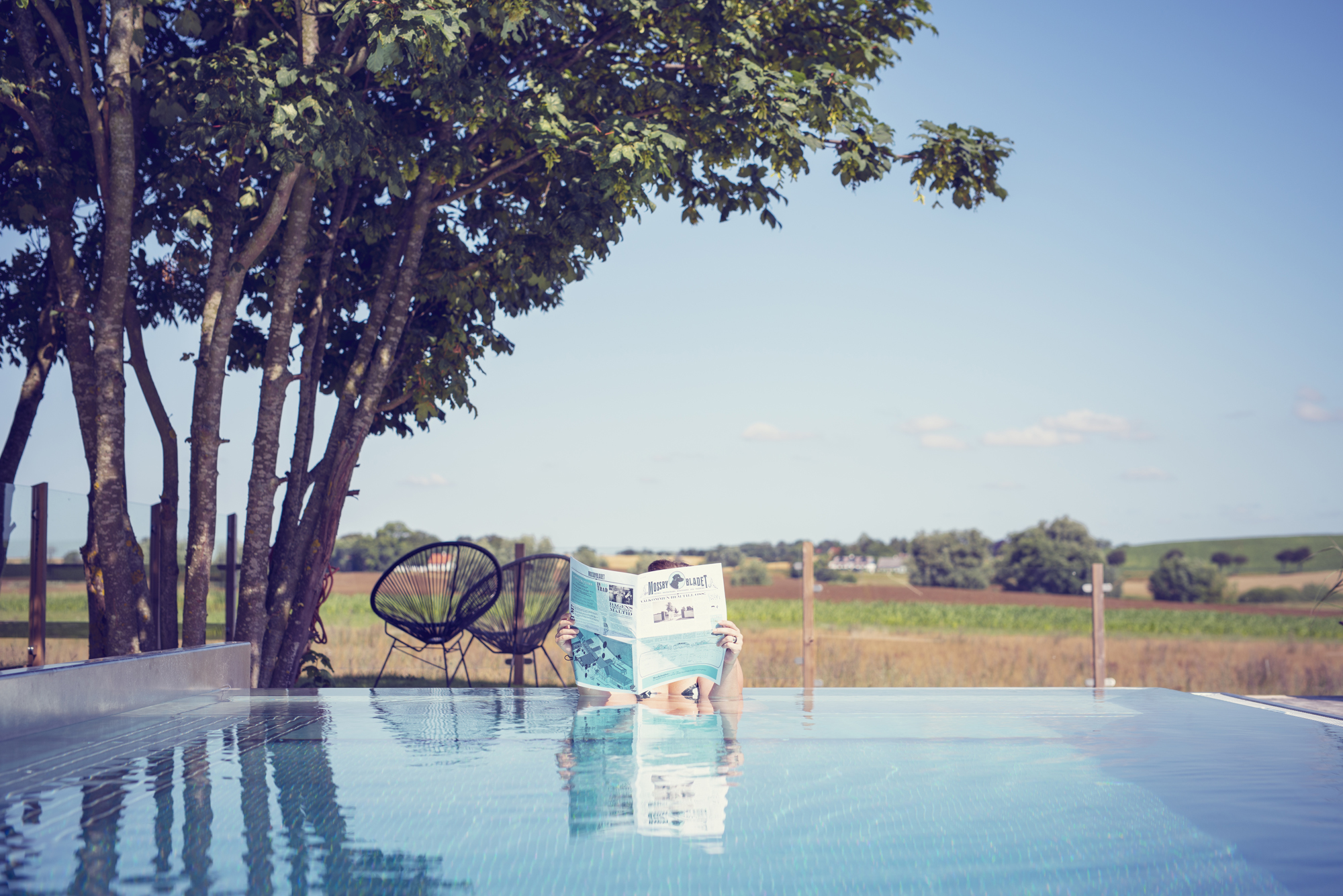 Mossbylund - SPA - Läsa tidningen i badet.jpg