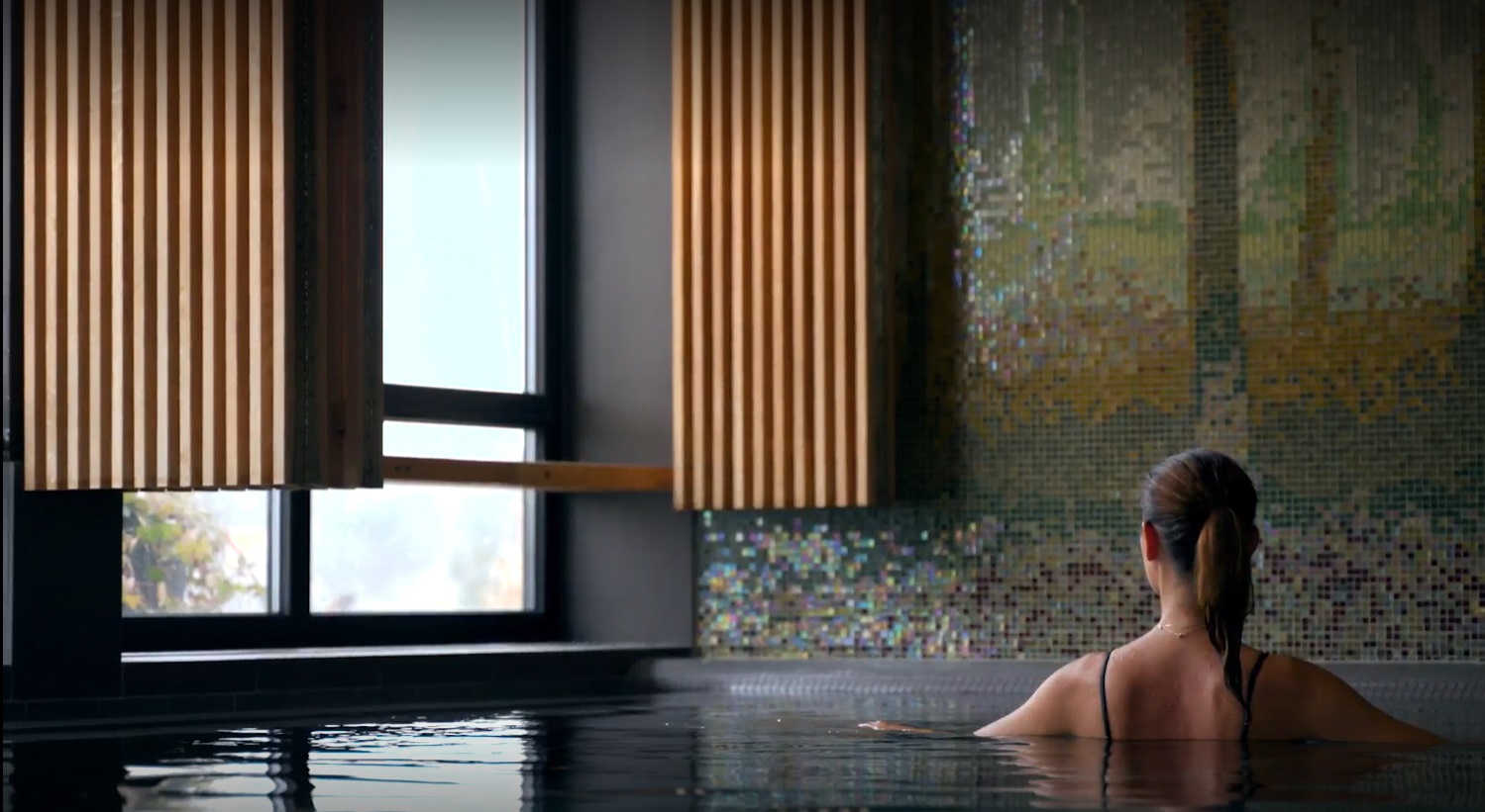 Inomhuspool liggande.jpg (1)